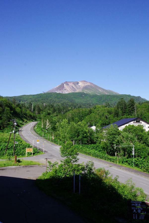 K's House Hokkaido - Asahidake Onsen Hostel Higashikawa Bagian luar foto